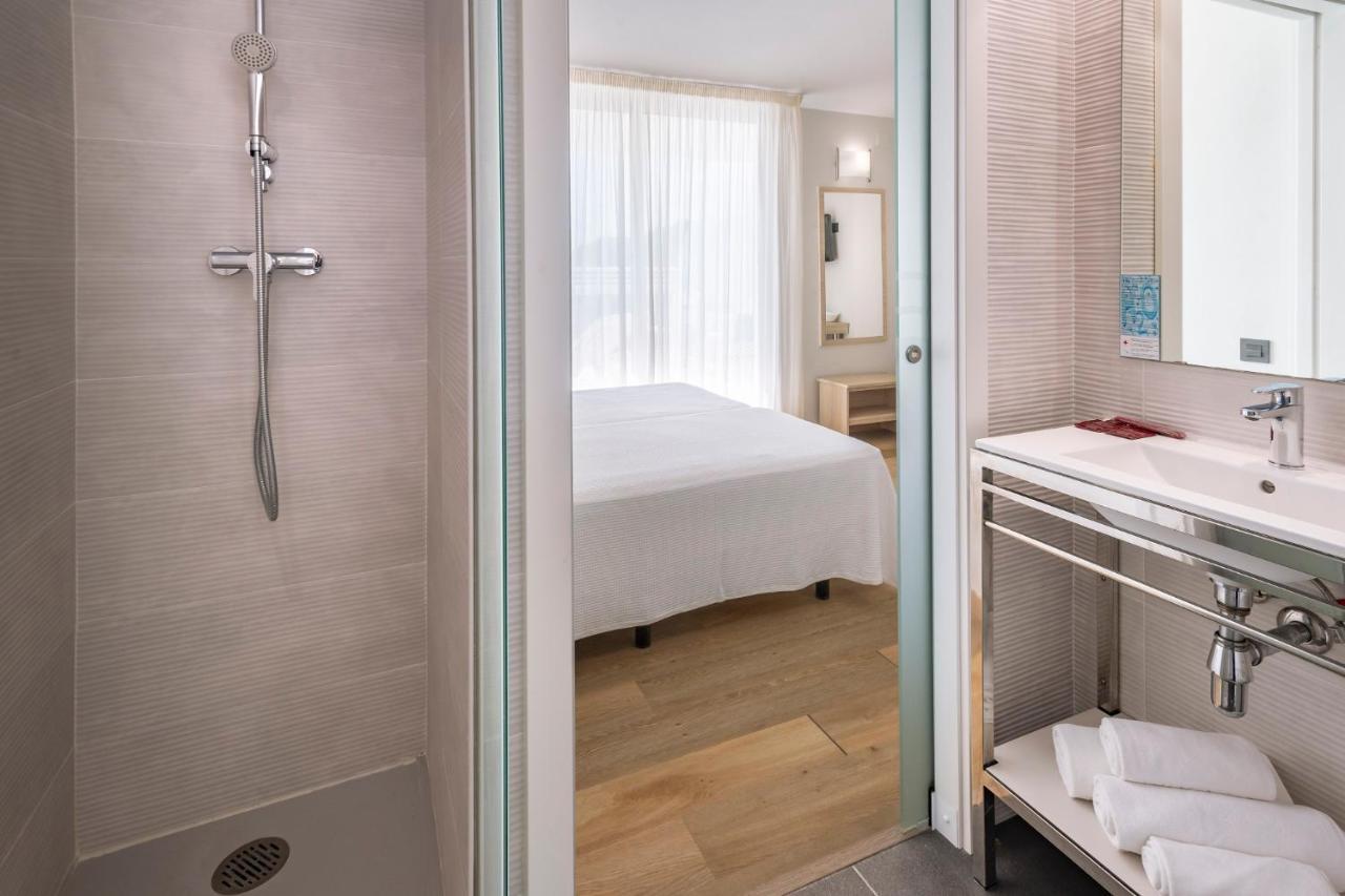 Aparthotel Marinada Salou Bagian luar foto