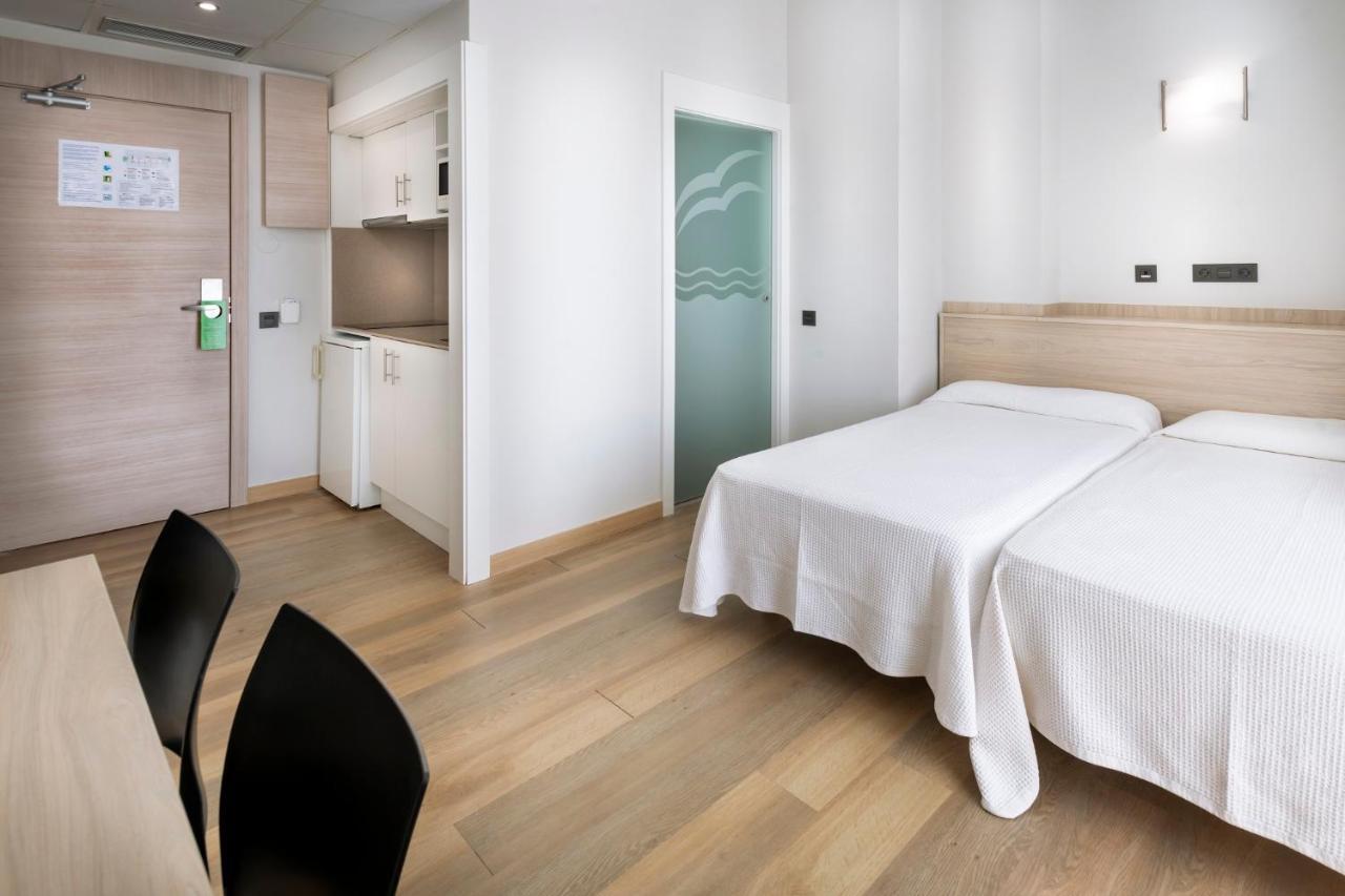 Aparthotel Marinada Salou Bagian luar foto