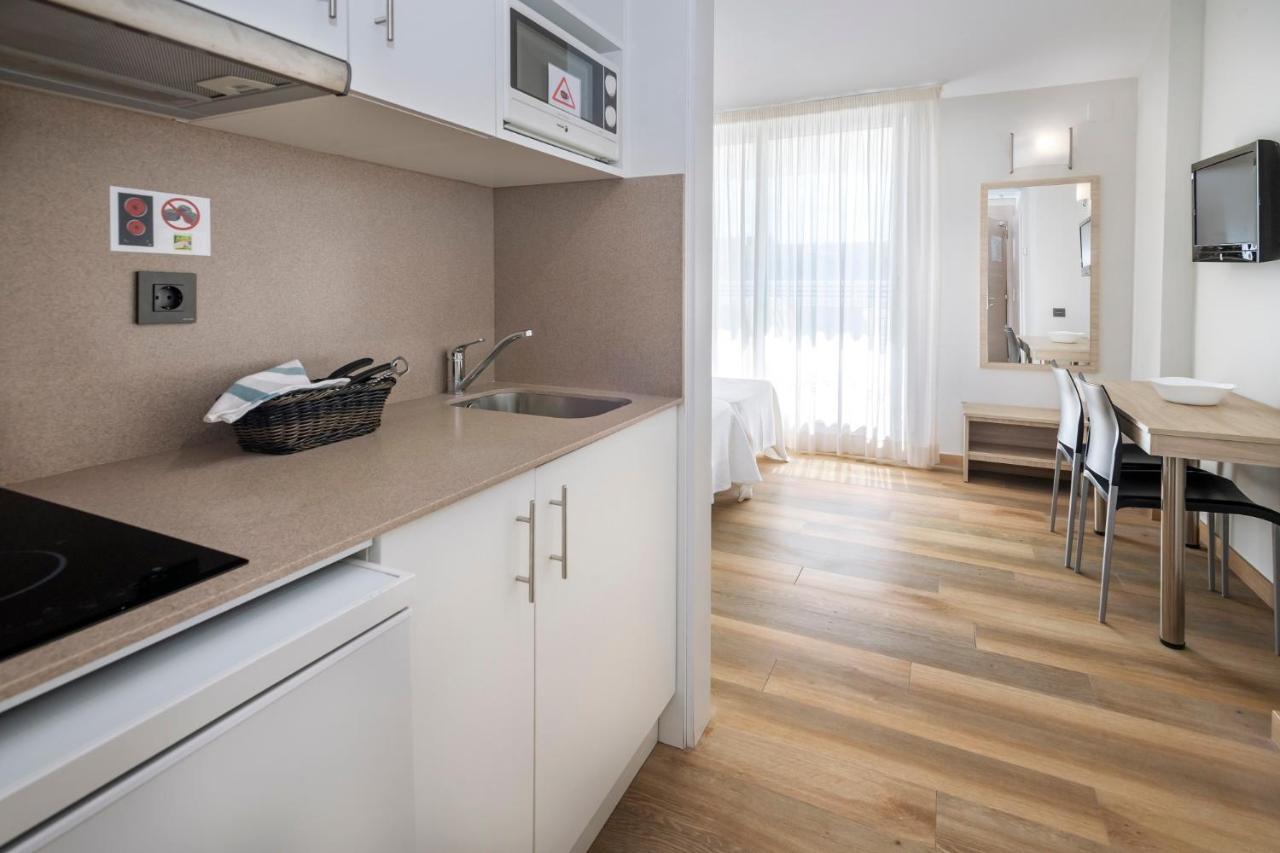 Aparthotel Marinada Salou Bagian luar foto