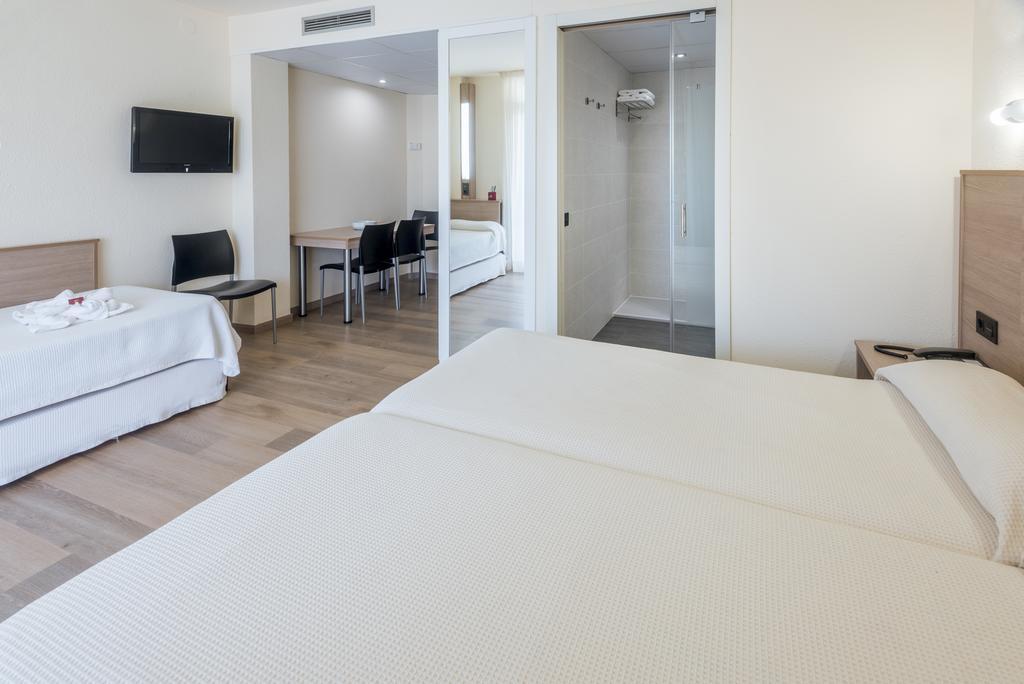 Aparthotel Marinada Salou Bagian luar foto